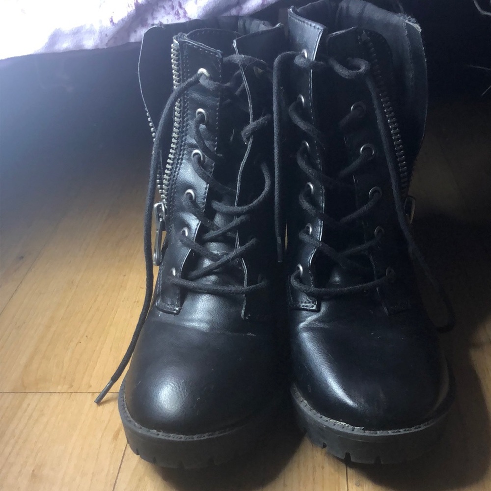 Heel boots